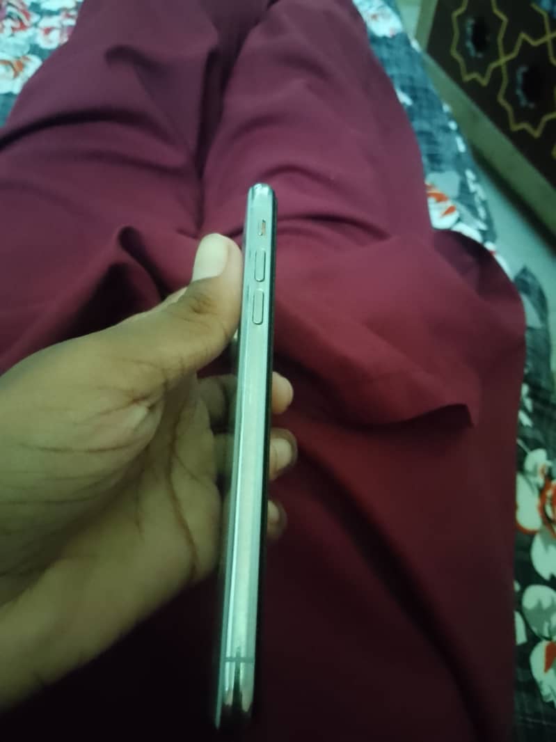 Apple iPhone X 3