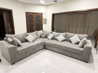Beautiful L-Shaped Corner Sofa – Excellent Condition