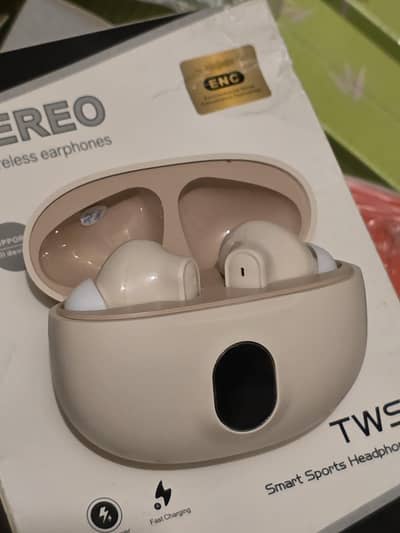 Stero earbuds new 