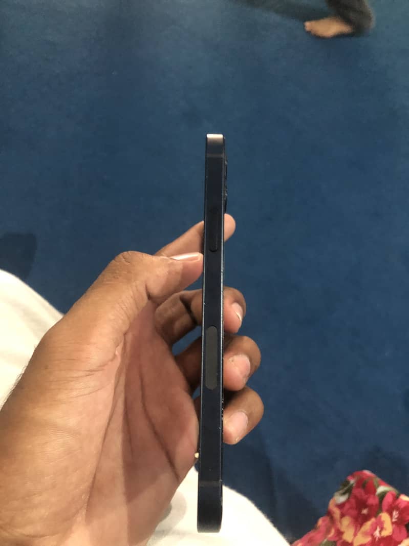 Apple iPhone 12 4