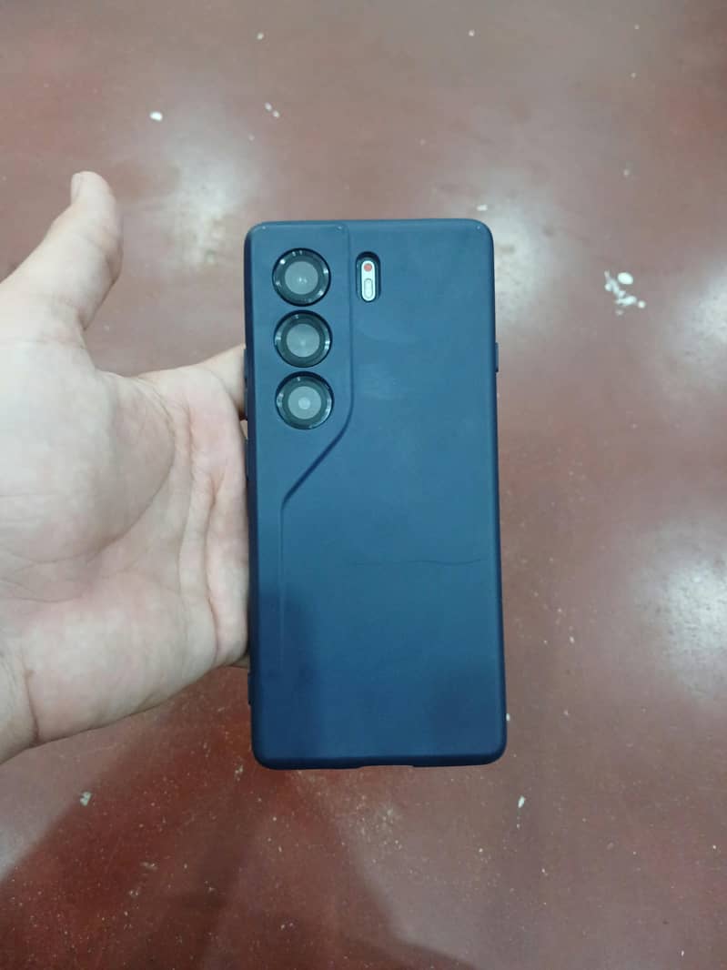 Tecno CAMON 40 Pro 1