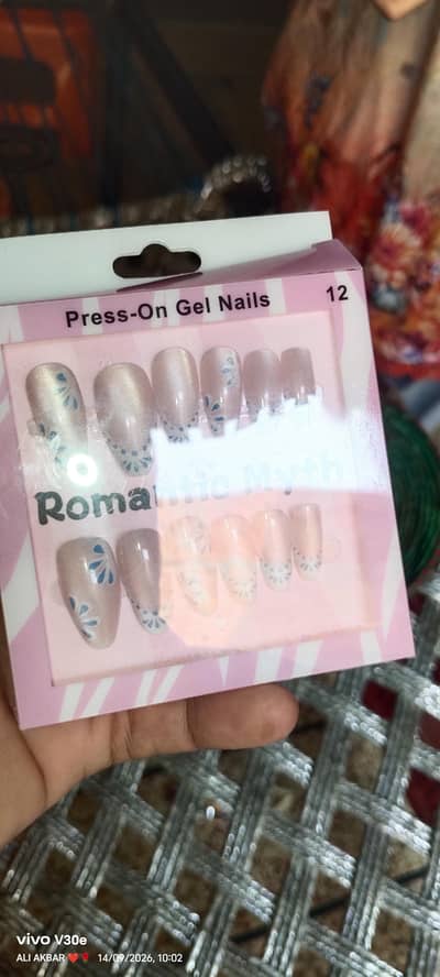 nails