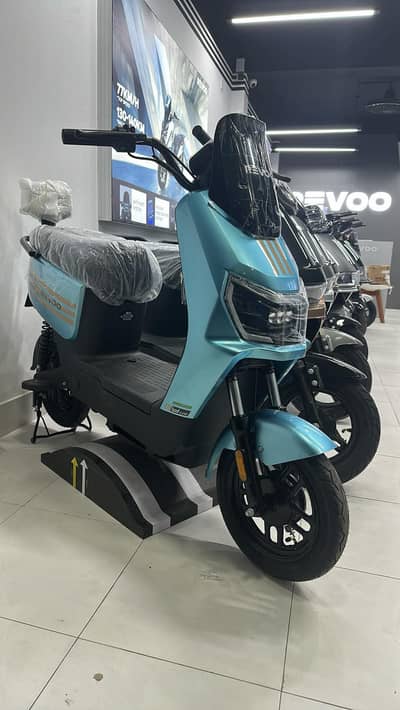Revoo Electric Scooty