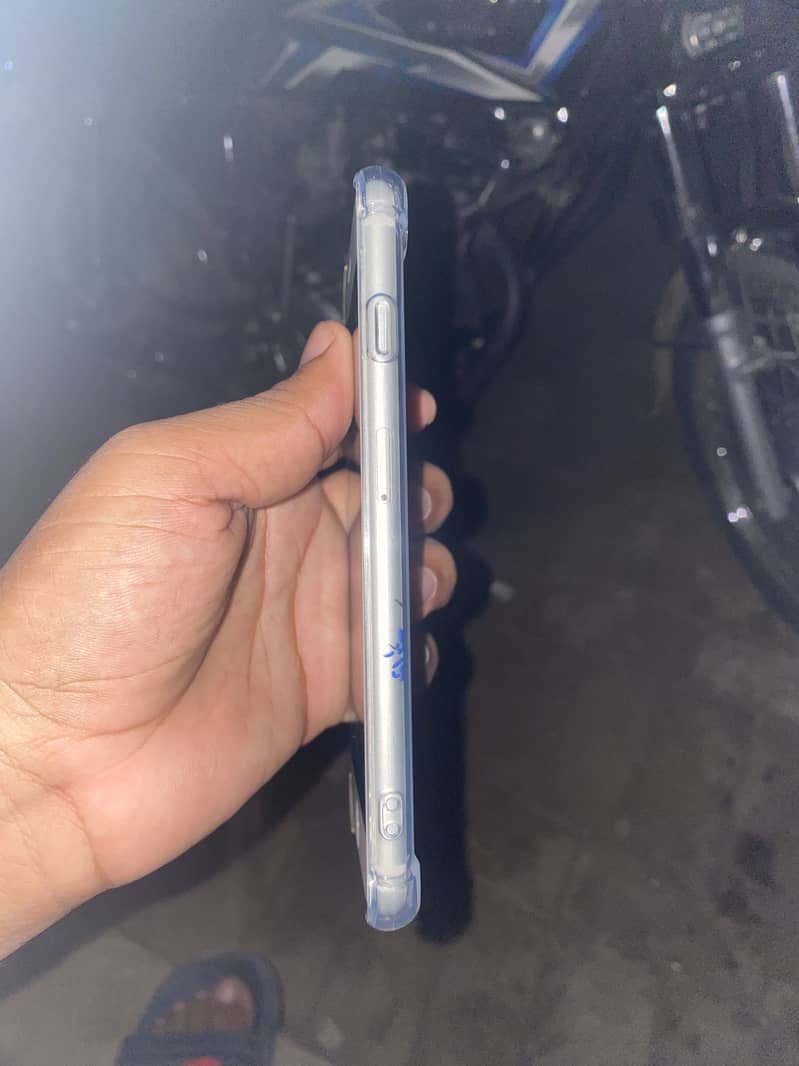 Apple iPhone 8 Plus 4