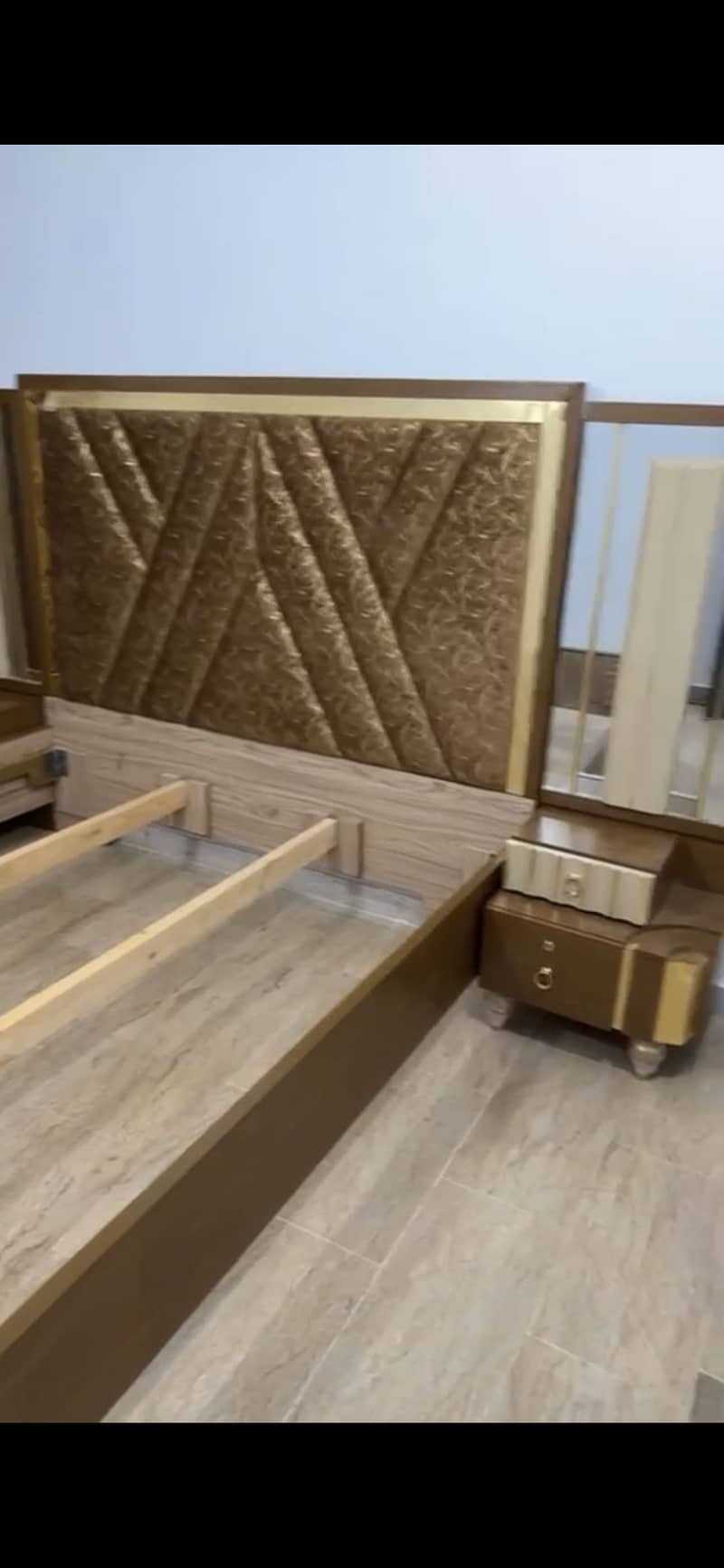 Bed with side tables 0