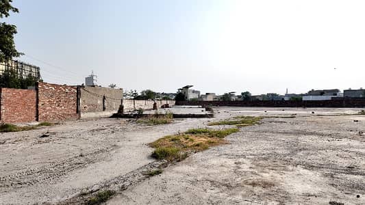 4 Kanal Commercial Plot For Sale In Beautiful Pine Avenue