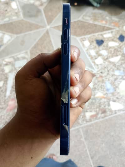 Apple iPhone 12