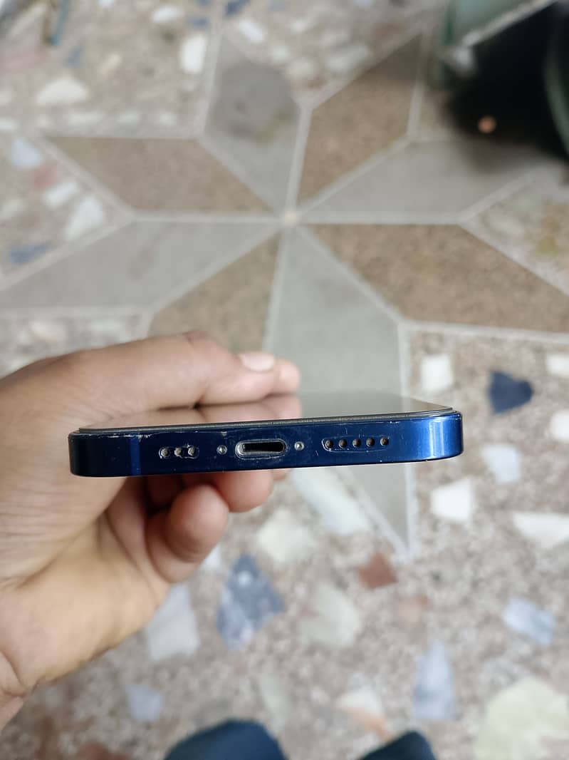 Apple iPhone 12 2