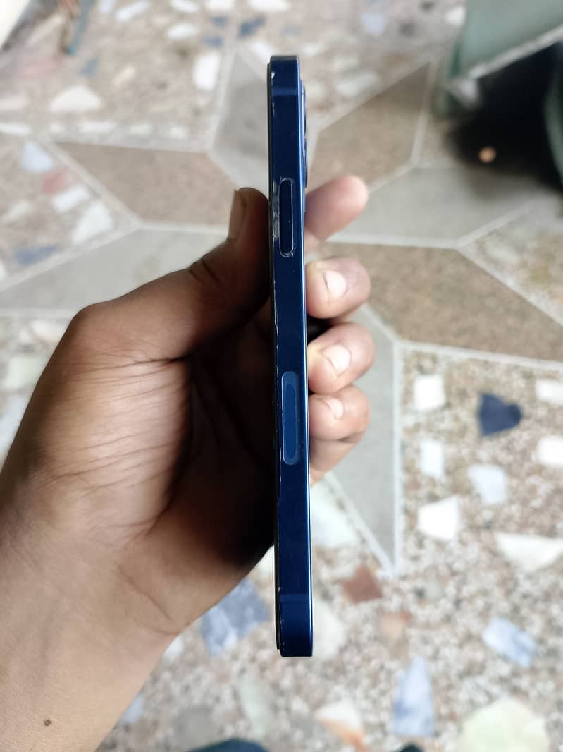 Apple iPhone 12 3