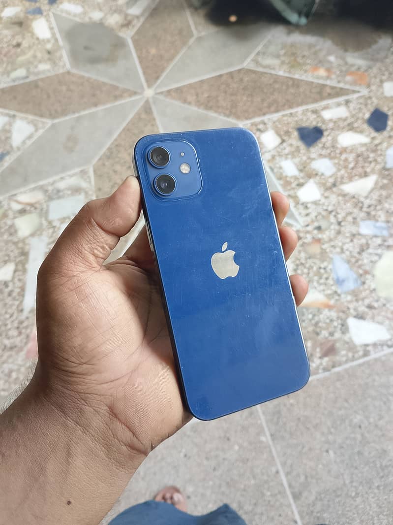 Apple iPhone 12 4