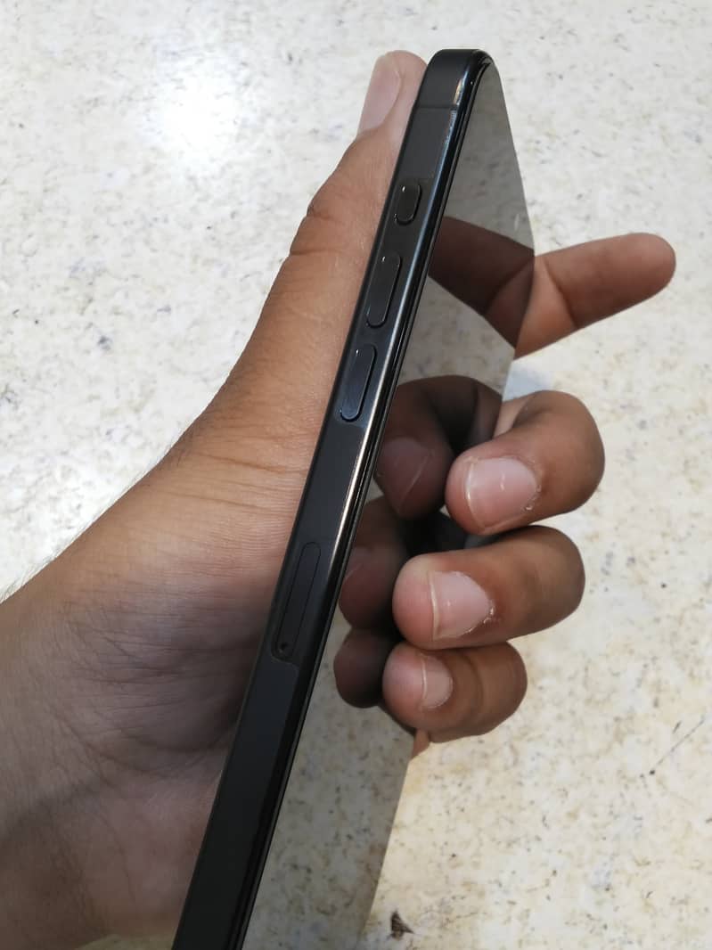 Apple iPhone 15 Pro Max 2