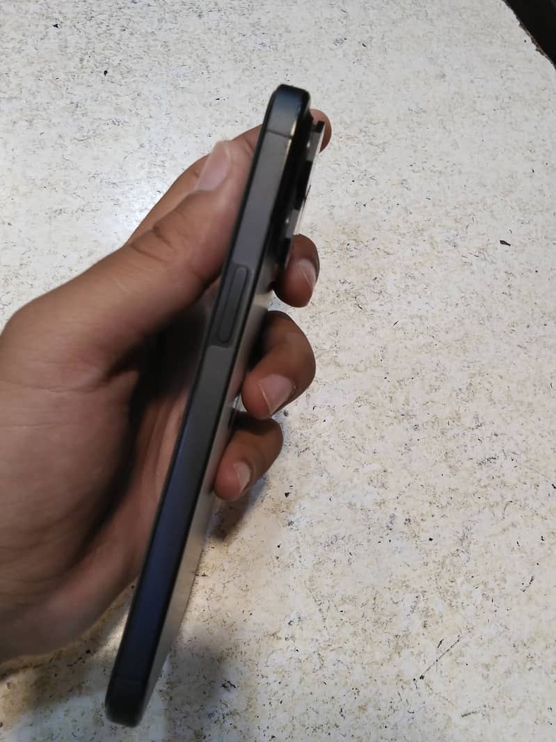 Apple iPhone 15 Pro Max 3