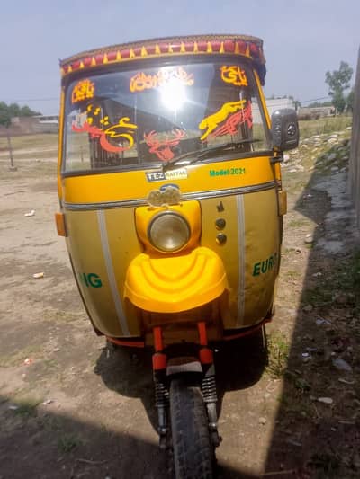 CNG rakshaw LpG b lagi hui hai