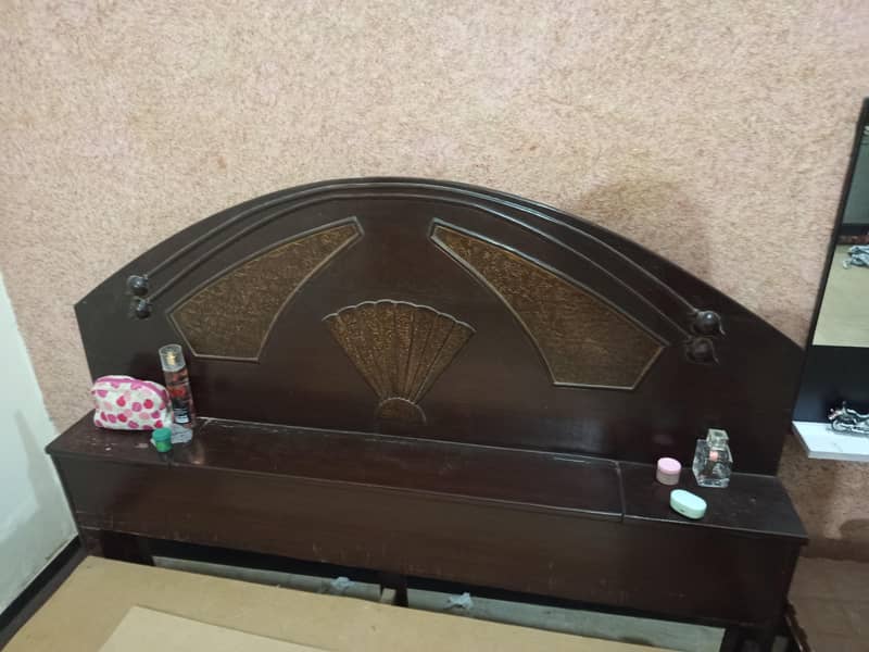 Queen size bed 2