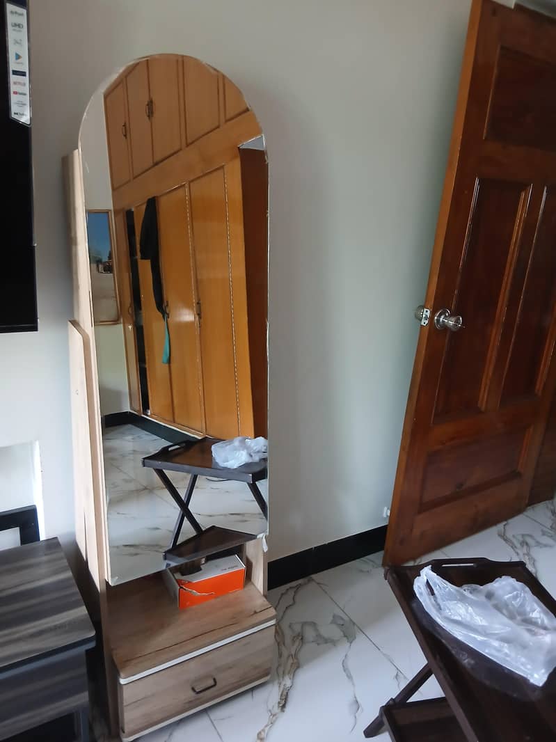 dressing table with long mirror, LCD rack 2
