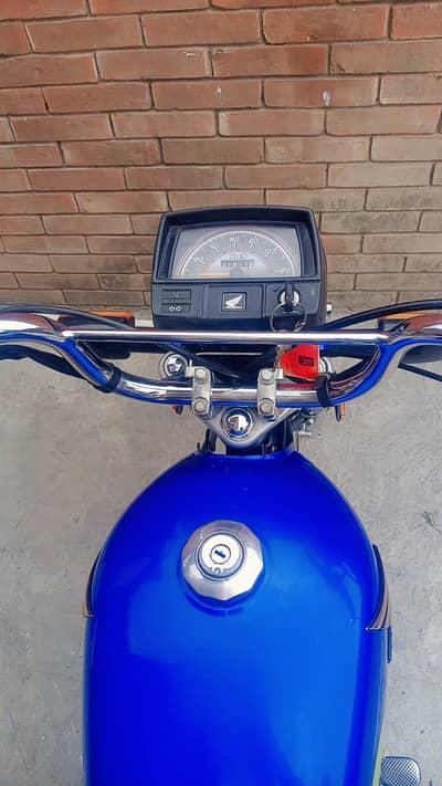 CD 70 bike color blue