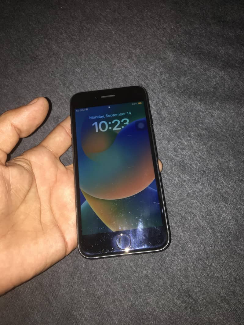 Apple iPhone 8 1