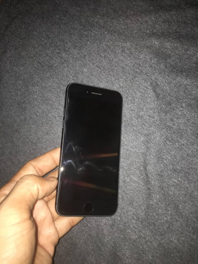 Apple iPhone 8 3