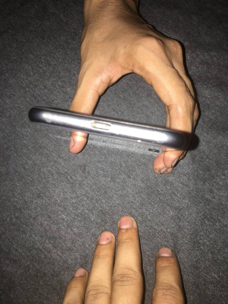 Apple iPhone 8 4