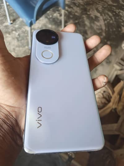 Vivo V50