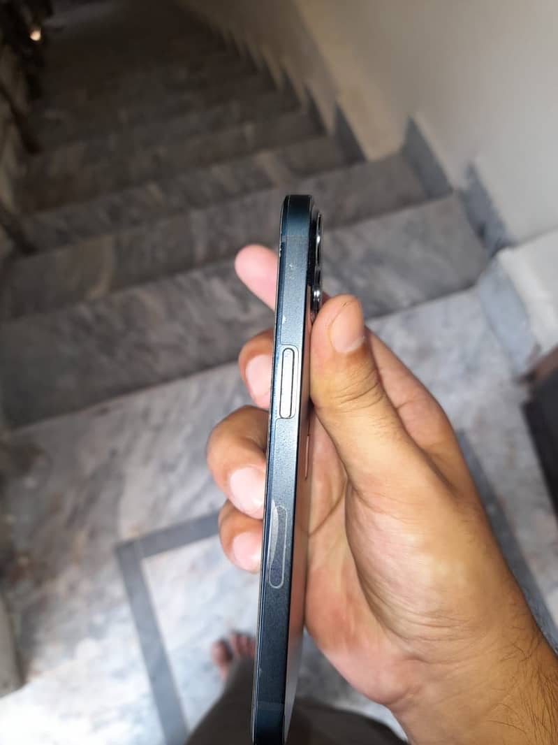 Apple iPhone 13 5