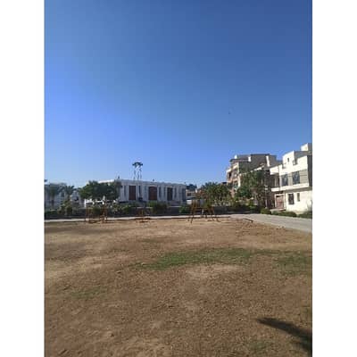 400 Square Yard "Chance Deal" CAPITAL COOPERATIVE HOUSING SOCIETY SCHEME 33 Gated Community, Excellent Development, Luxurious Living Experience Near The Main Gate, On A 40ft Wide Road And At A "Very Attractive Price