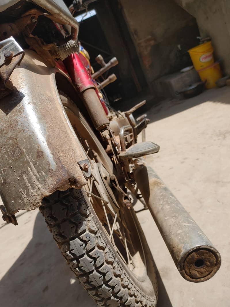 ماڈل2005 اور کاپی  جینن 15