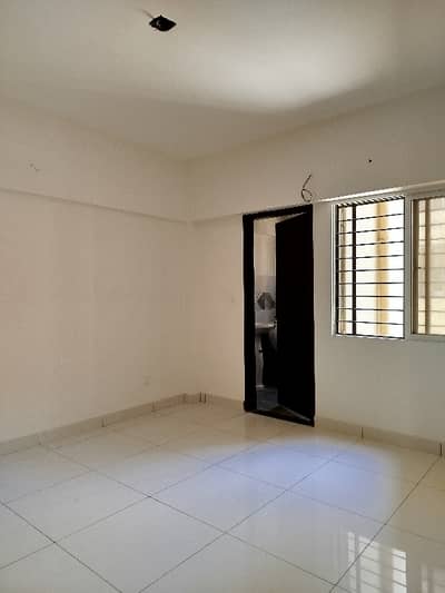 3 Beds Dd Luxurious Flat West Open All Utilities Facing Main University Road Adequate Parking