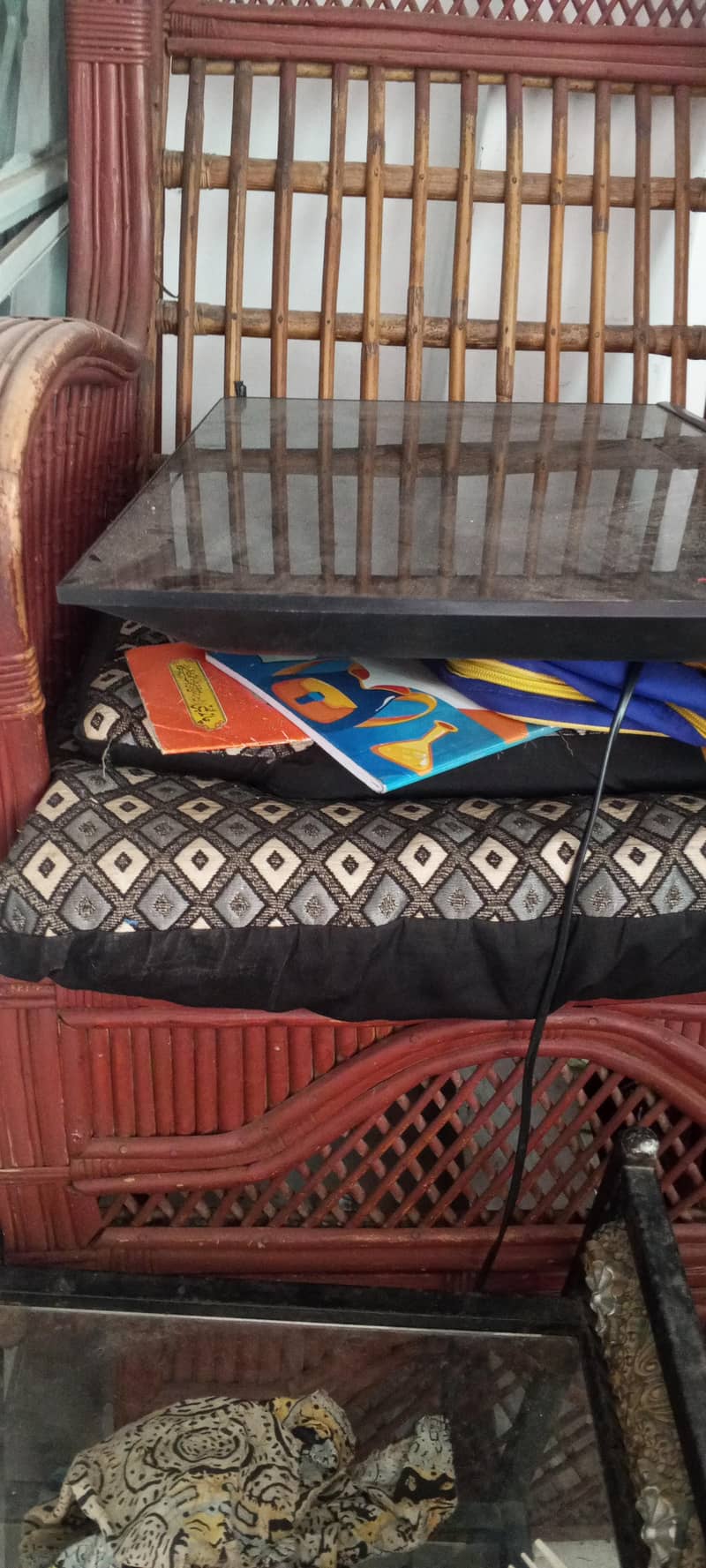 banth sofa set with table 1