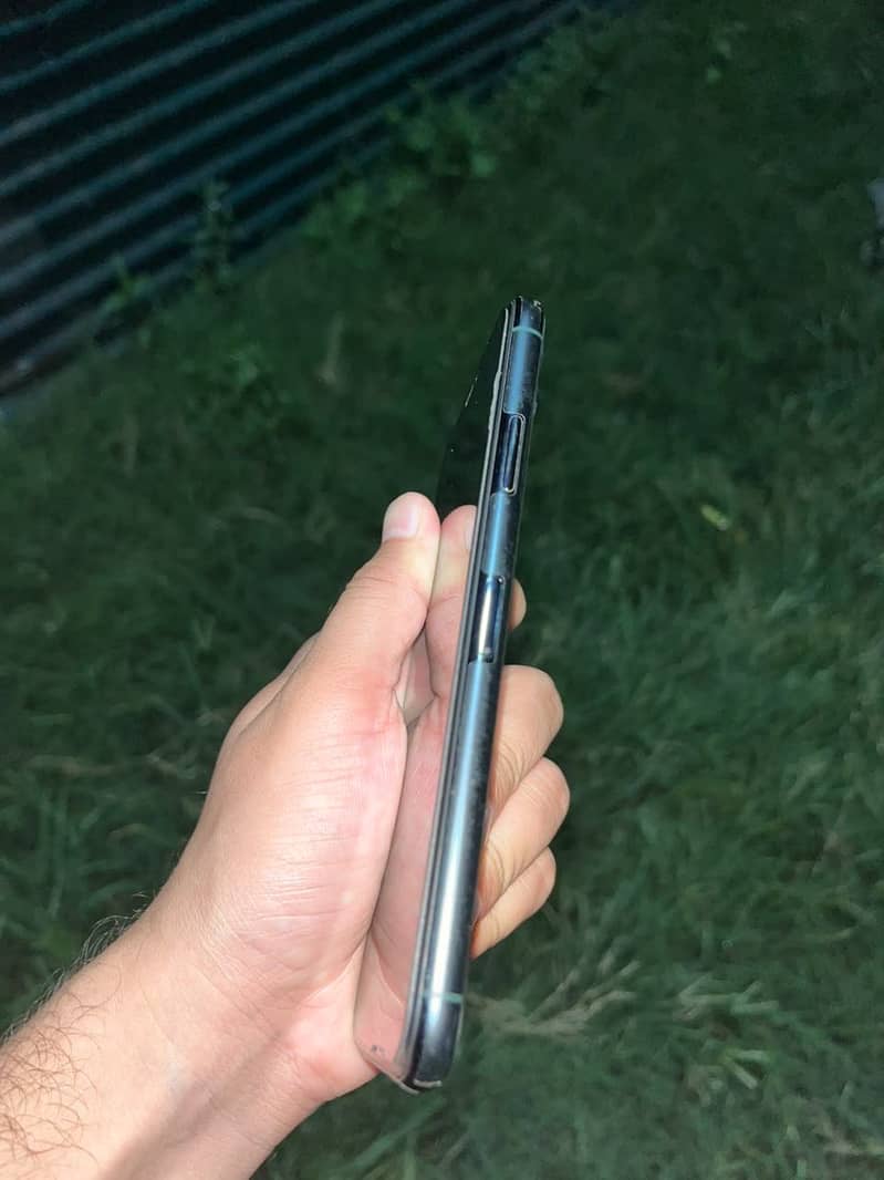 Apple iPhone 11 Pro Max 1