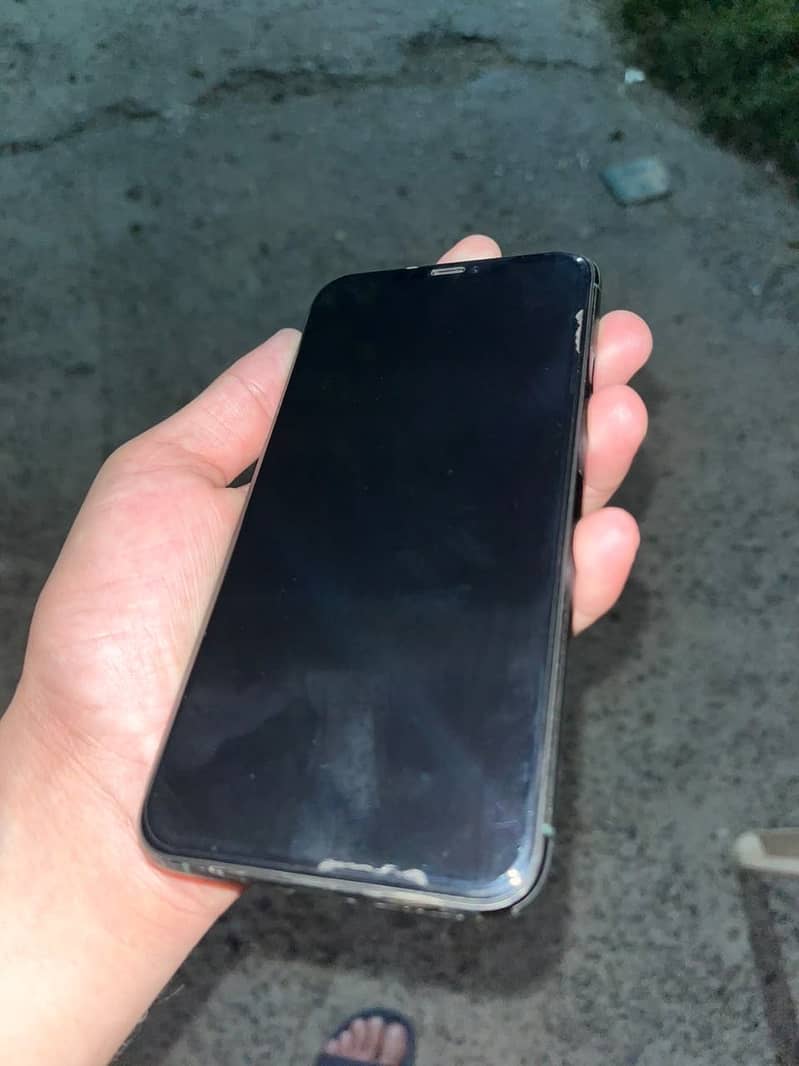 Apple iPhone 11 Pro Max 4