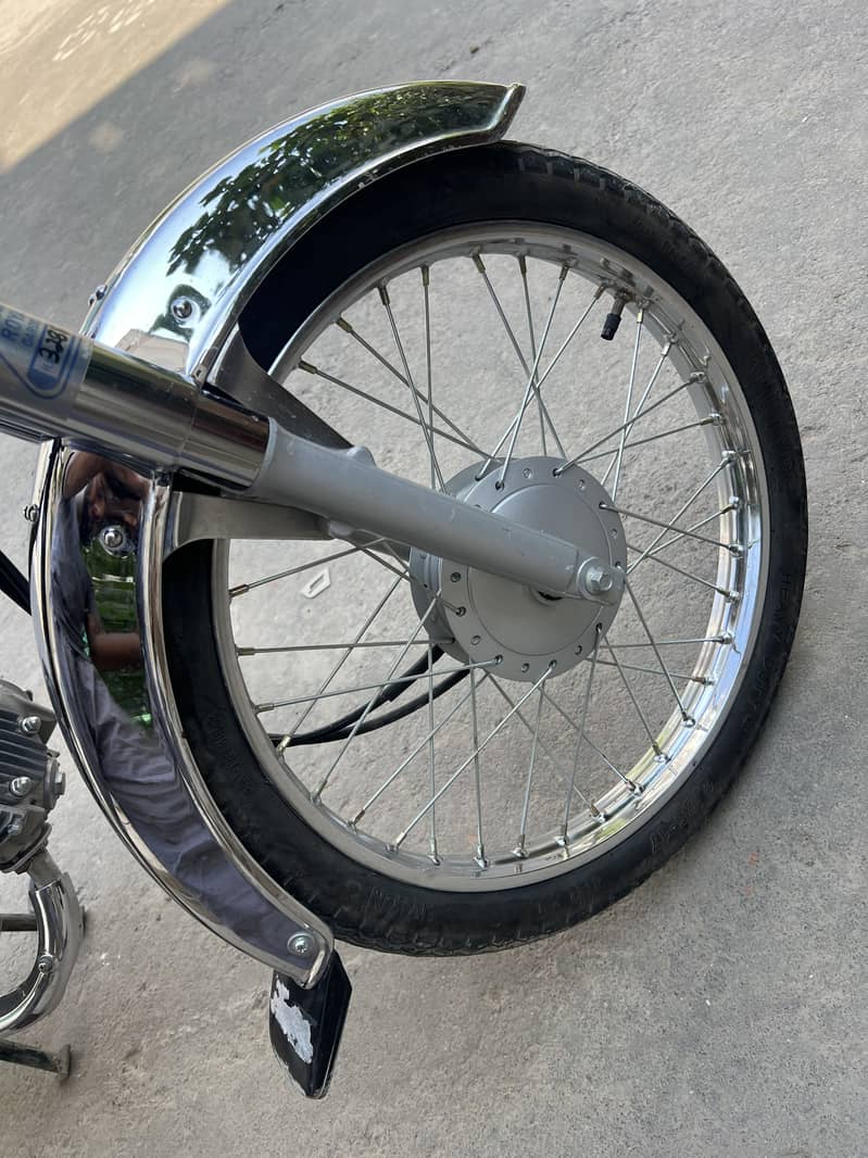 Honda CD70 7