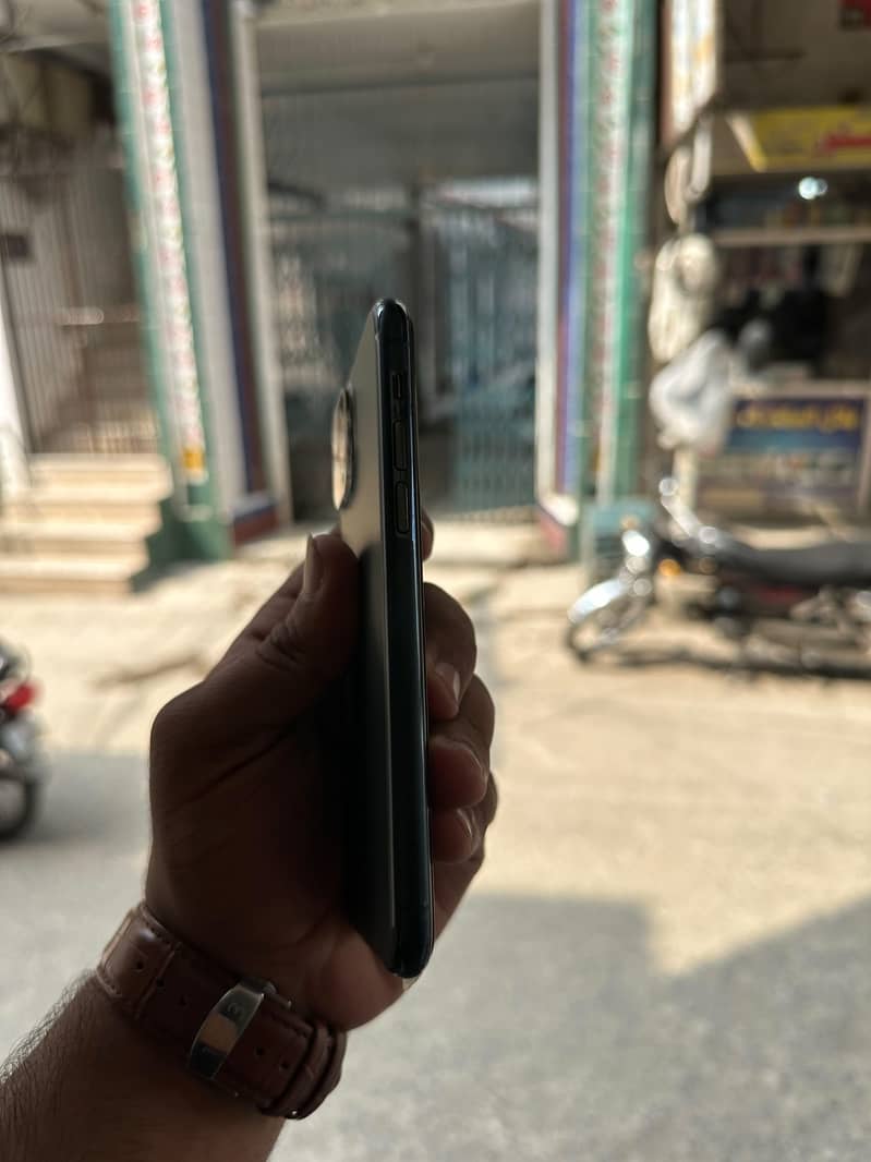 Apple iPhone 11 Pro 2