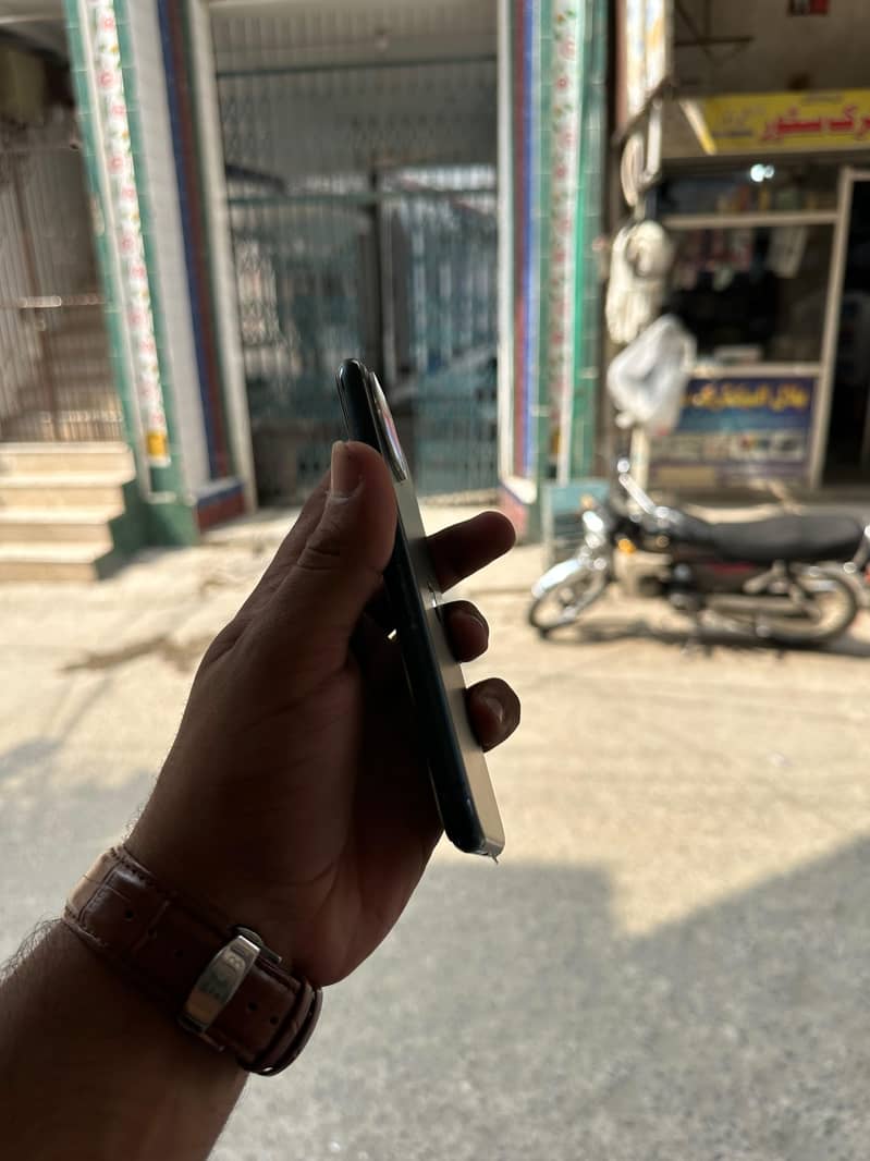 Apple iPhone 11 Pro 3