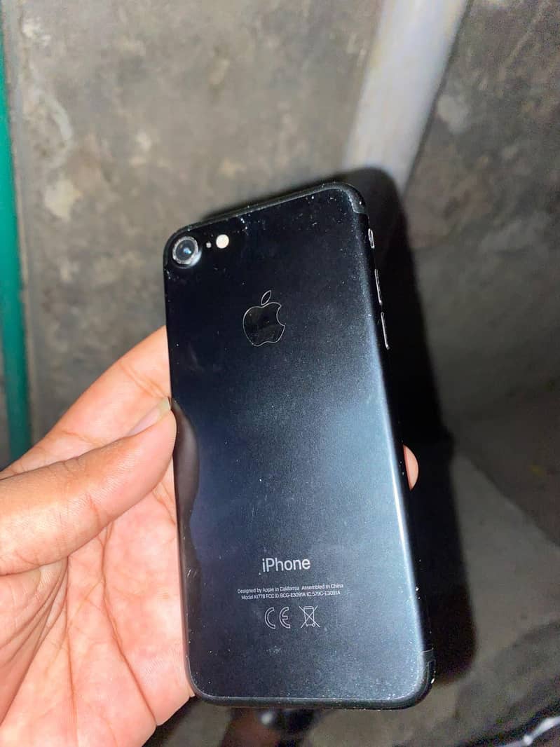 Apple iPhone 7 0