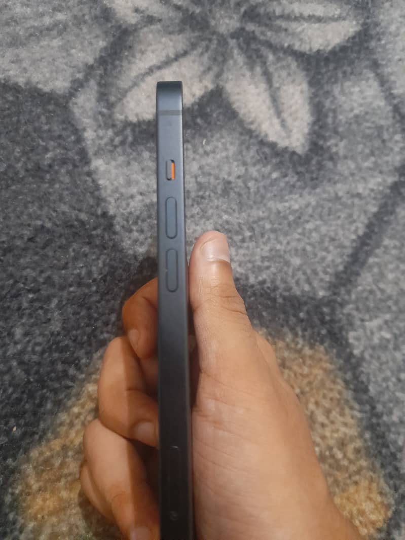 Apple iPhone 13 4
