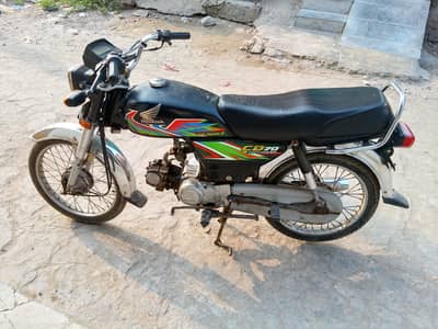 all ok picture my ap k samny bike ha condition bi saaf ha