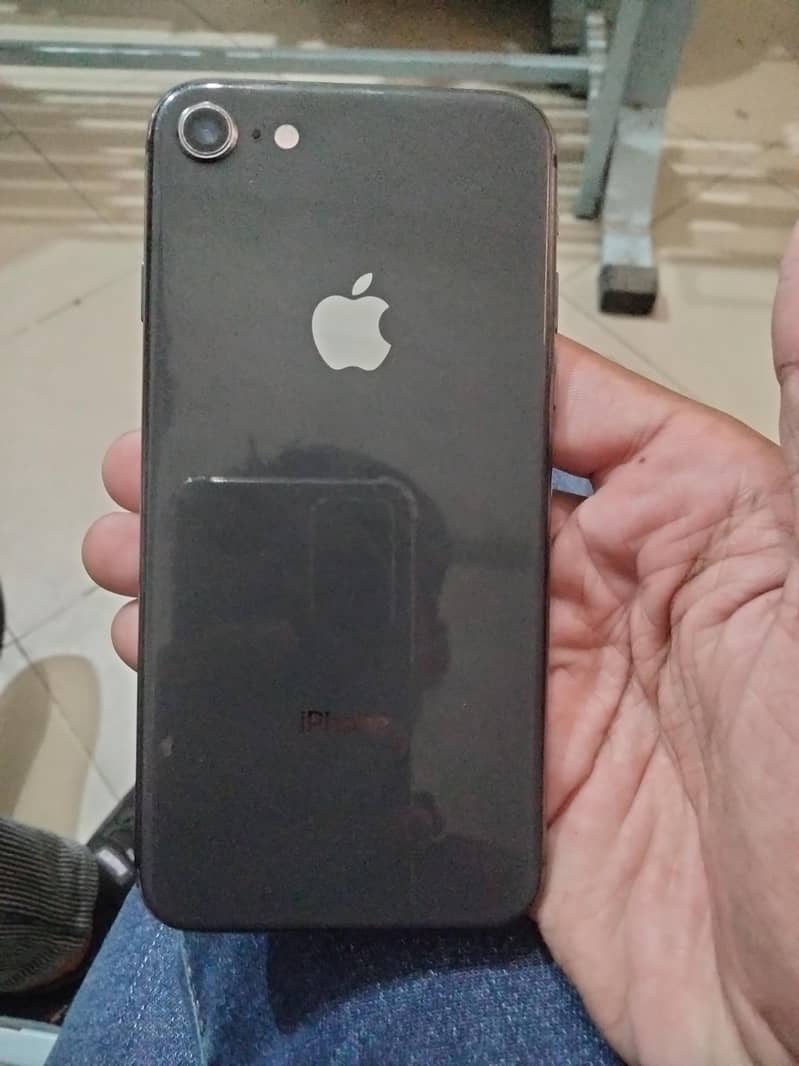 Apple iPhone 8 1