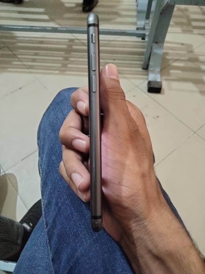 Apple iPhone 8 3