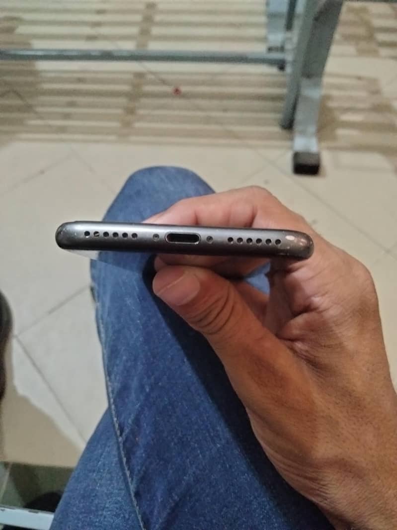 Apple iPhone 8 4