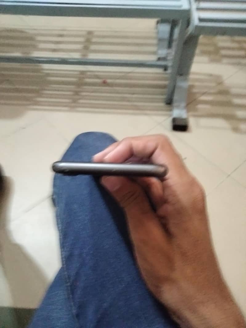 Apple iPhone 8 5