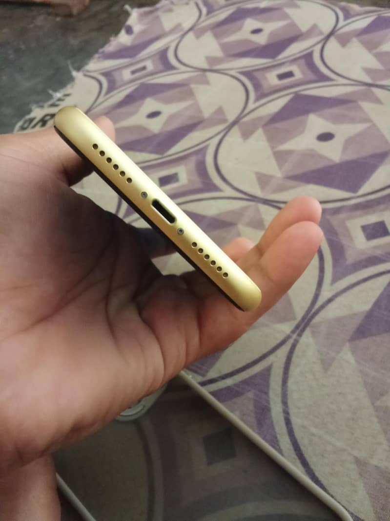 Apple iPhone 11 3