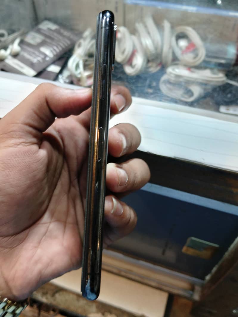 Apple iPhone X 3