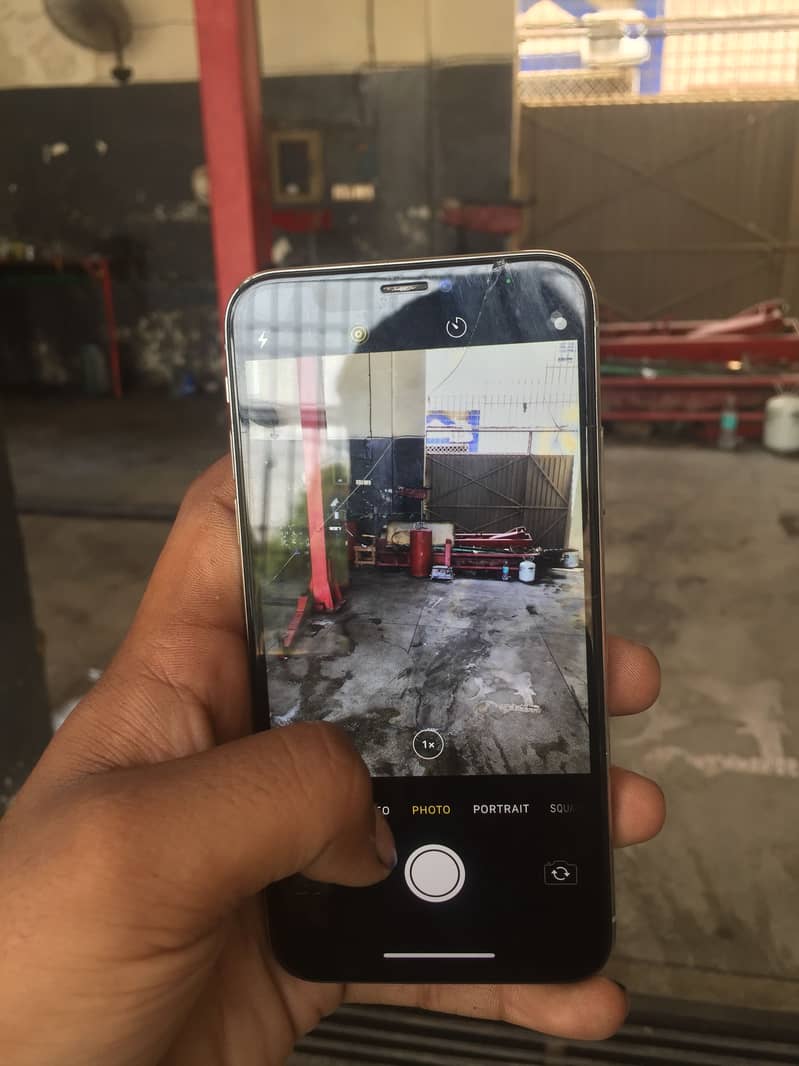 Apple iPhone X 3