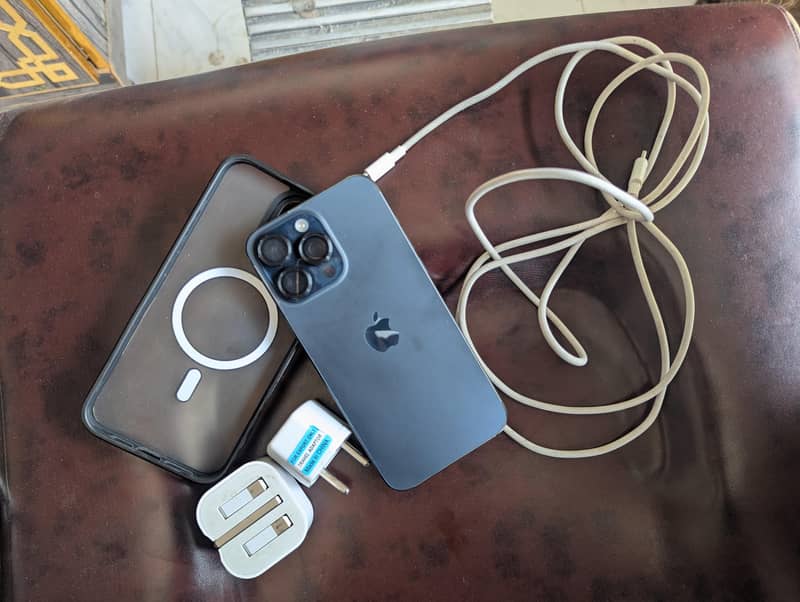 Apple iPhone 15 Pro Max 2