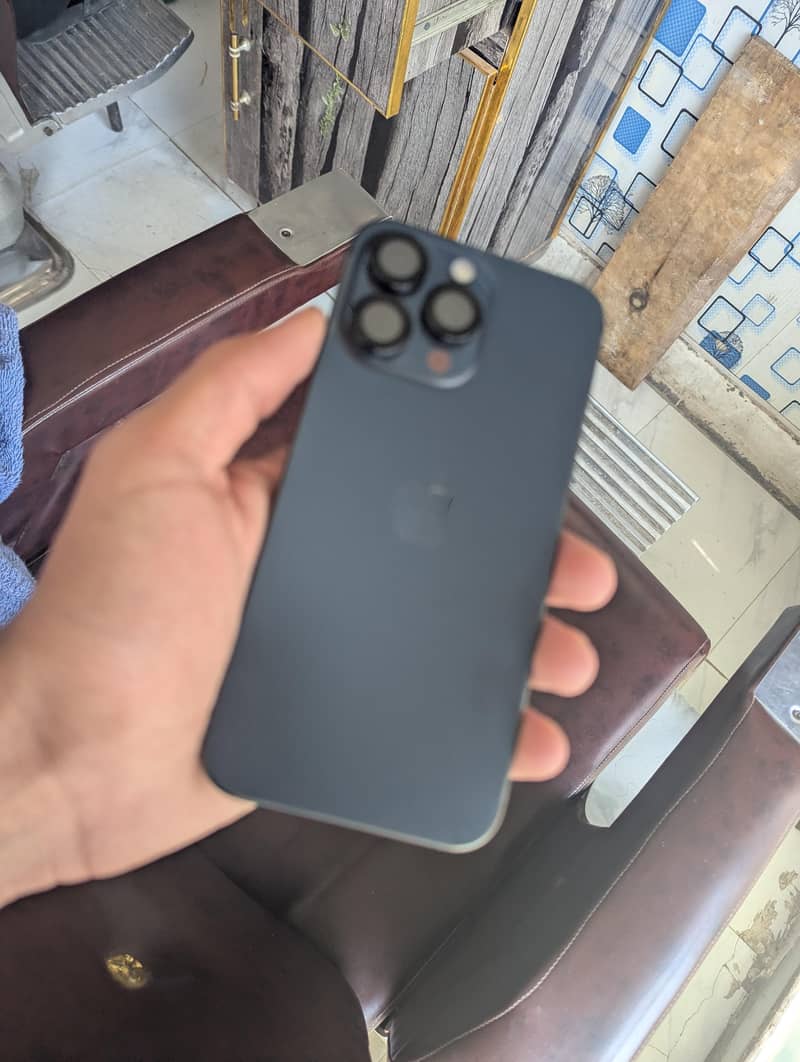 Apple iPhone 15 Pro Max 5