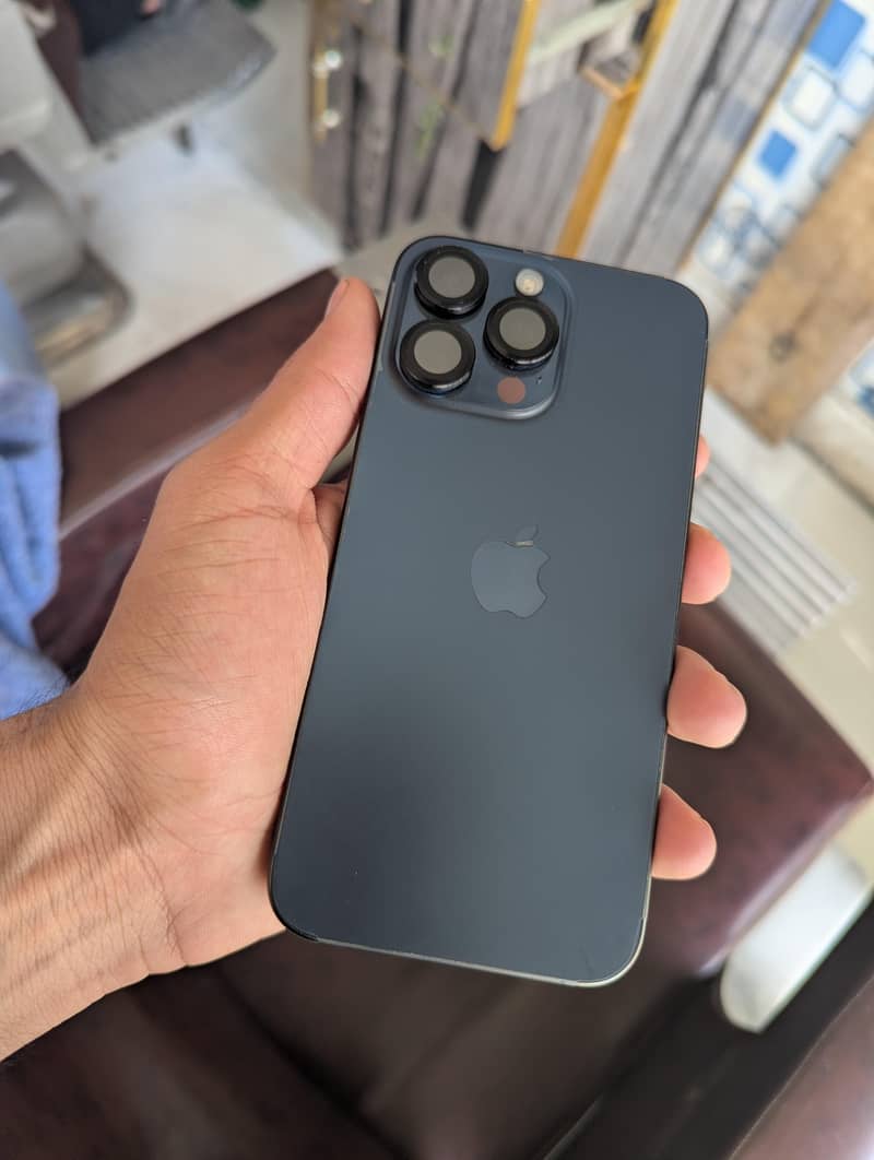 Apple iPhone 15 Pro Max 6