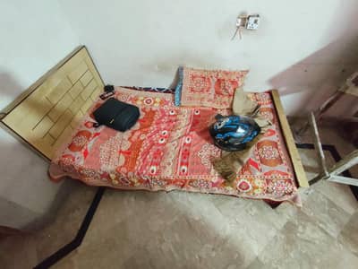 Single bed good bed with good wood craft