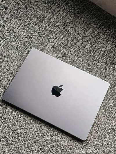 MacBook Pro M4 Pro  - 14 Inches - 24GB RAM 1TB Storage