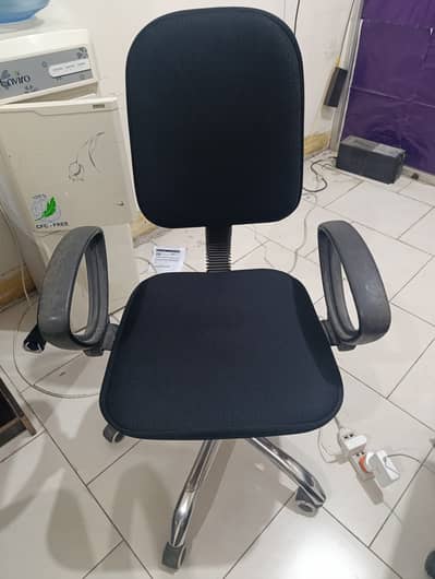 6 Computer chairs available - Used